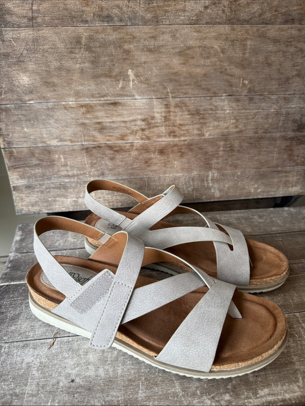 Women's Soffit Eurosoft Leather Beige Strappy Comfort Sandals - 10